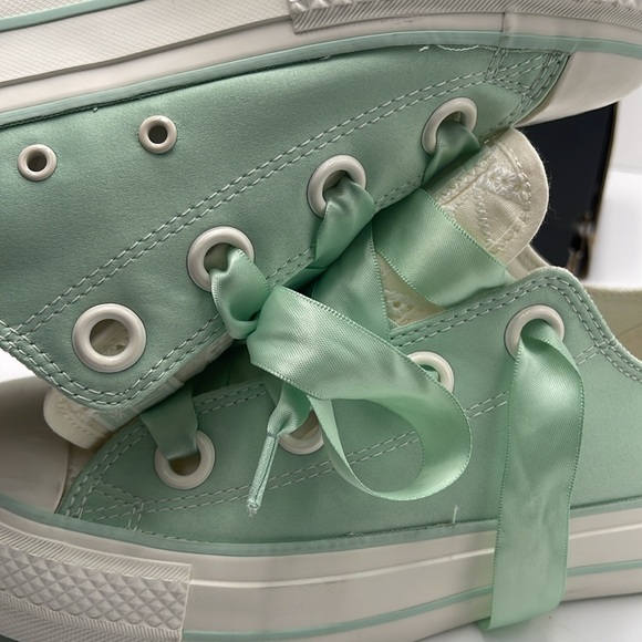 Converse WMNS CTAS LIFT OX
STICKY ALOE/EGRET/EGRET A10300C Platforms Sneakers - Picture 14 of 16